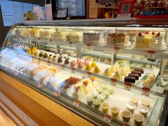 面包甜点陈列柜-西村叔叔的店·面包·甜品·蛋糕(清河万象汇店)