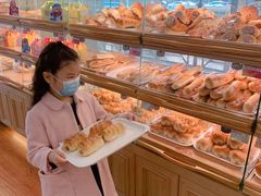 面包甜点陈列柜-新侨三宝乐面包店(崇文门店)