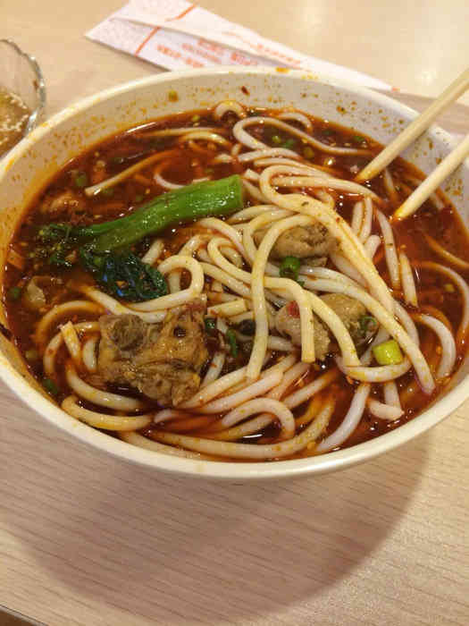 道-"味道挺正宗的,吃了一个遵义辣鸡米皮,鸡是."-大众点评移动版