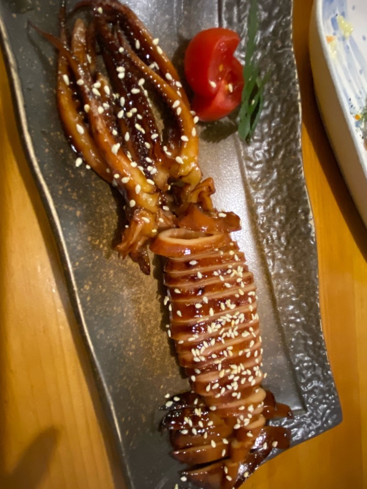 照烧红鱿鱼,也是大分量 上来的时候闻着是鱿鱼的咸香,吃起来稍微有点