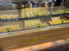 面包甜点陈列柜-鲍师傅糕点(江苏路店)