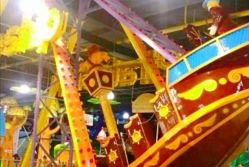 -维佳童话镇演出现场(徐东店)