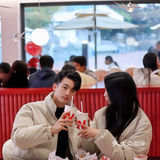 全国第一家店！享受美食 情定华莱士