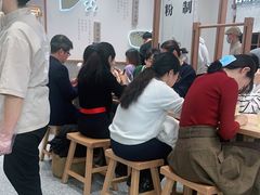 等位区-小满手工粉(北京来福士店)