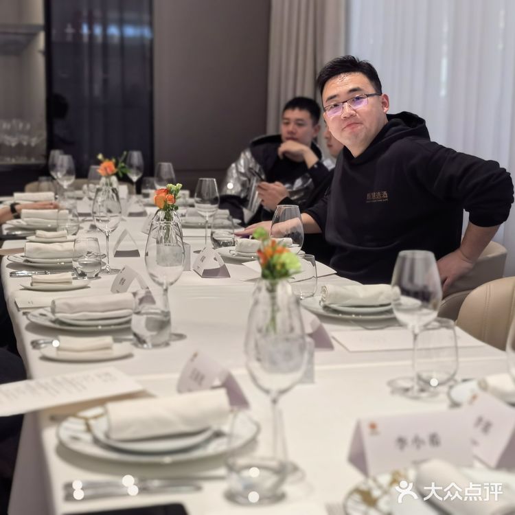 我还是愿意称偲厨为成都法餐综合第一！因为这两个人[得意]