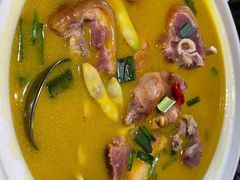 -帅巴人舅母子腊蹄民俗村