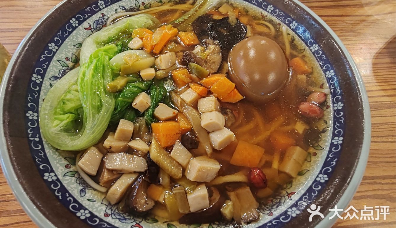 逛了这么多家寺庙,总算吃了顿素食,好吃不贵