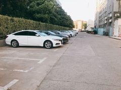 -沃尔玛上海田林店-地面停车场