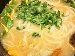 -银米·云南传统过桥米线(双廊黑金冠店)