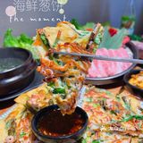 一口就炸裂了口腔。无敌好吃了！海鲜葱饼：虽然我不爱吃葱