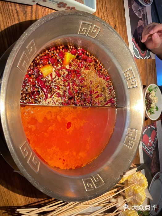 草堂無二·成都串串(万象城店)经典鸳鸯锅底图片
