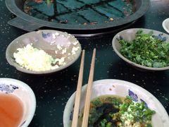 -茅草房·河畔园林火锅