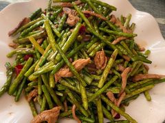 蒜苔肉丝-扎与夏私房菜(西藏自治区拉萨市丹杰林巷店)