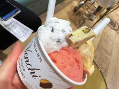 草莓冰淇淋-VENCHI 闻绮(北京国贸商城店)