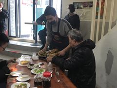 -宝瑞门钉肉饼店
