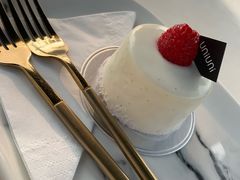 -UNI UNI(环亚凯瑟琳店)