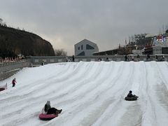 -采薇庄园四季滑雪场