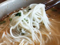 -亮亮面馆(经六路店)