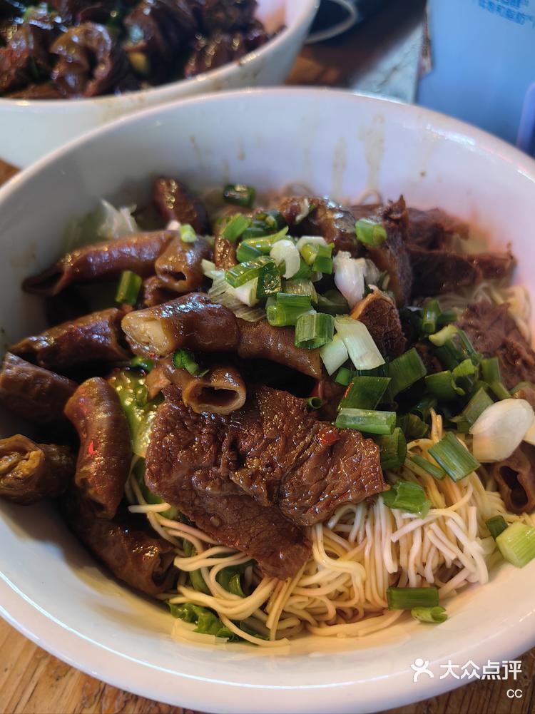 来一碗干捞牛腩面