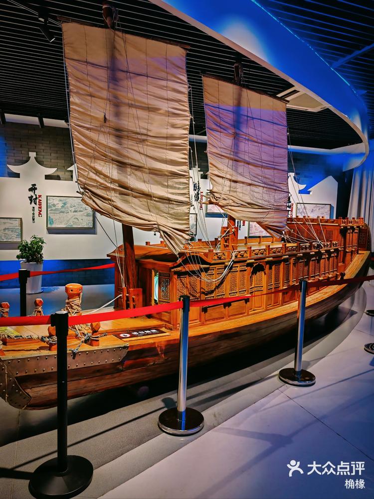 在博物馆里看大船