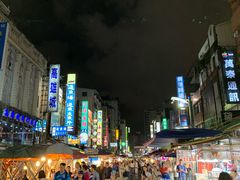 -六合夜市