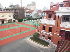 操场+红楼-上海市位育初级中学