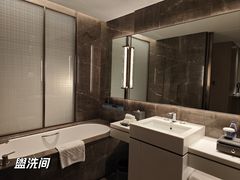 -深圳国际会展中心希尔顿酒店(前海华发冰雪世界店)
