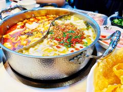 酸菜黑鱼鸳鸯大锅-德林酸菜鱼火锅(南丹店)