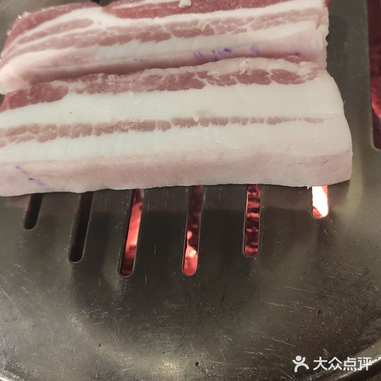 下大雪，等位来吃，吃的很好，但当时觉得价格很贵