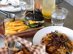 -三勾JJJ Burger&Coffee(梅溪湖店)