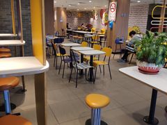 用餐区-麦当劳(莘松路芭比伦DT店)