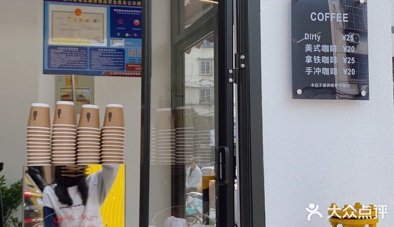 街角有惊喜｜黑瓶子咖啡来也 无特调很简单