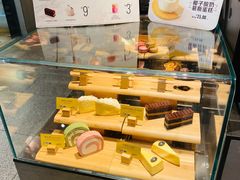 面包甜点陈列柜-麦当劳(中山公园龙之梦店)