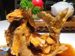 糖醋鲤鱼-闫府私房菜·百年鲁菜(恒隆店)