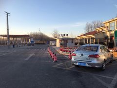 -窦店服务区-停车场