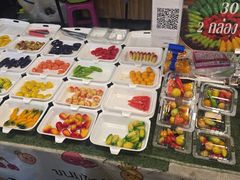 -席娜卡琳火车铁道夜市