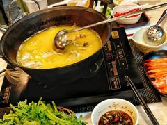 -鲜入围煮花胶鸡海鲜火锅