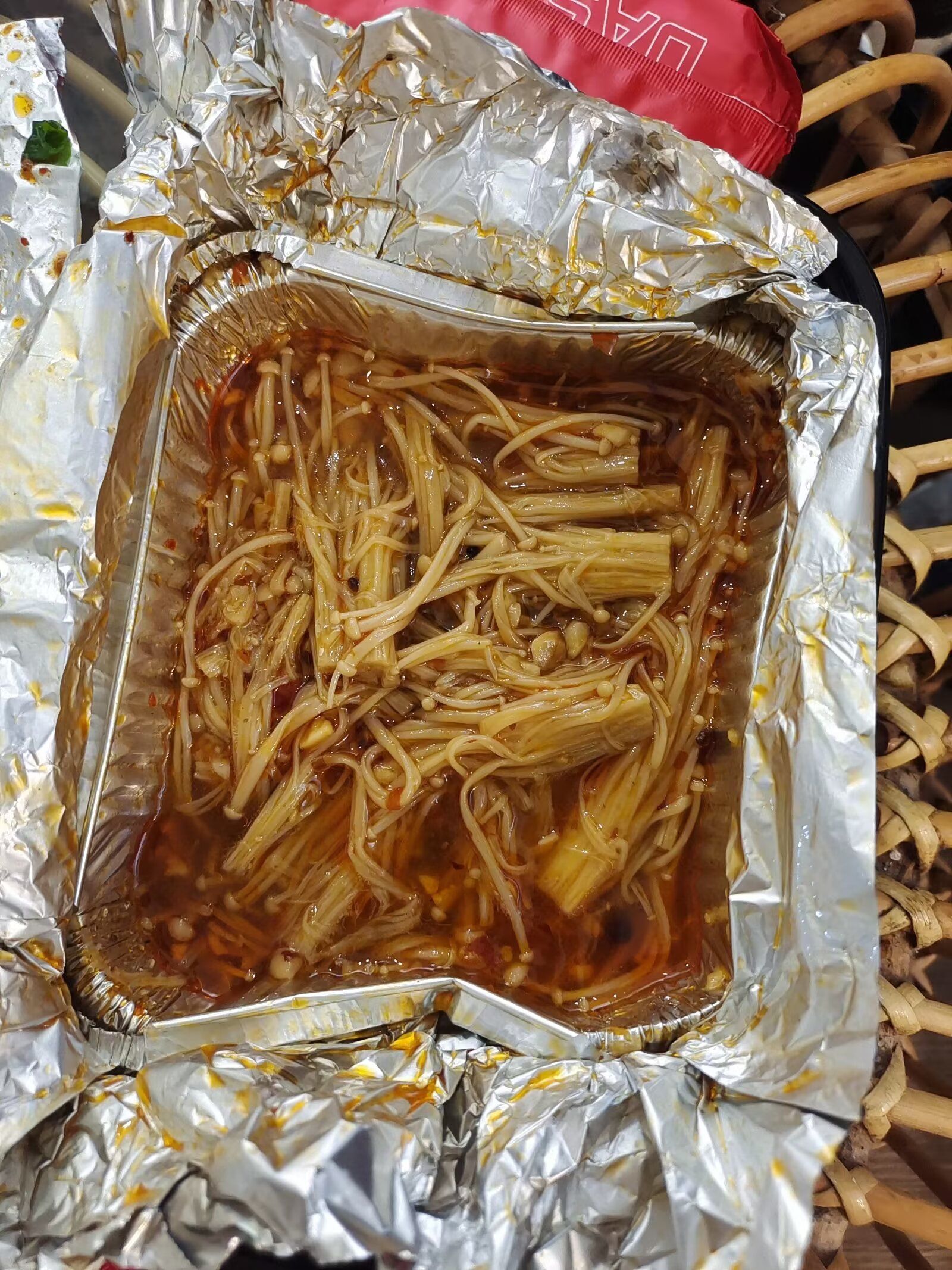 是我爱吃的锡纸金针菇和锡纸土豆粉呀