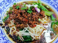 -渝之汇牛肉豌杂面