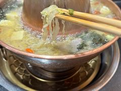 -果松木炭酸菜铜火锅·外婆参鸡汤