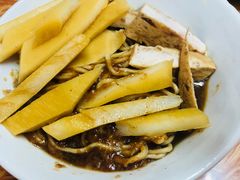 -松树干拌面店