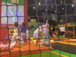 -蹦蹦跳跳(新奥购物中心店)