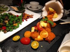 椰果酸甜咕嚕撈蝦-闻见中国海南菜(K11店)
