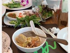 -Chom Cafe and Restaurant