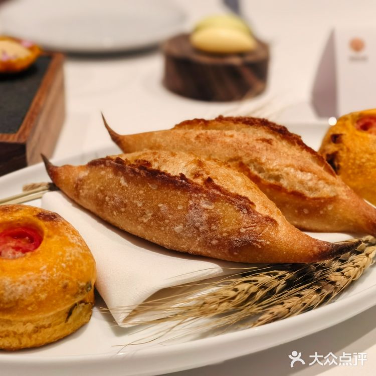 我还是愿意称偲厨为成都法餐综合第一！因为这两个人[得意]