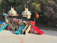 -上海青草地幼儿园