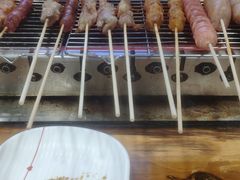 -哈尔滨小酒馆·鲜肉现穿自助烧烤(康新花园店)