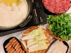 -鲜入围煮花胶鸡海鲜火锅