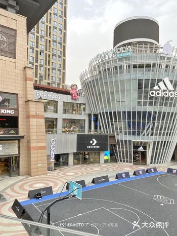 西安打卡泡泡玛特全国首家城市旗舰店