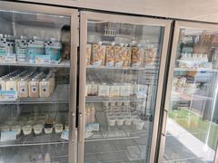 面包甜点陈列柜-白色日记·手作酸奶(麦凯乐店)